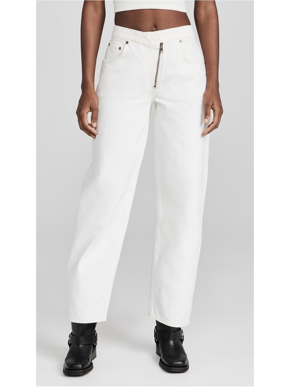 Frame Angled Zipper Long Barrel Jeans in Ecru Size 27